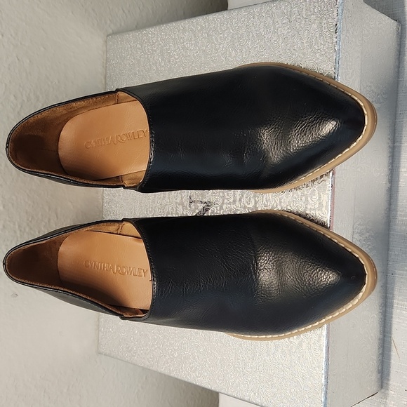 CYNTHIA ROWLEY SIZE 9 Elegant Black Leather Women's Shoes - Picture 2 of 12